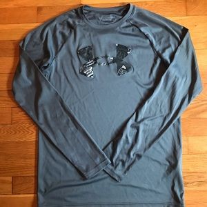 Under Armour long sleeve heat gear shirt. Grey and youth XL.